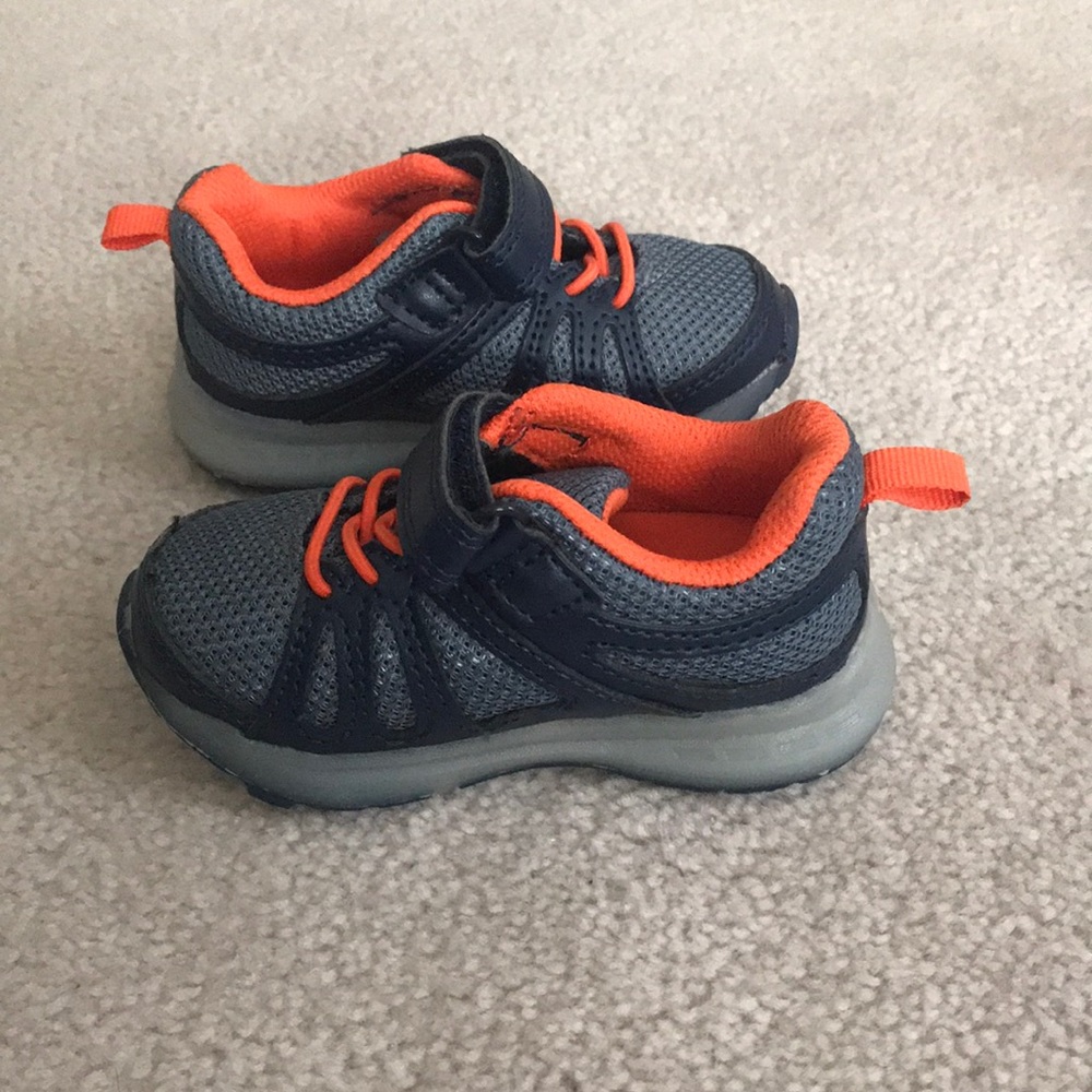 Carters size 4 toddler shoes